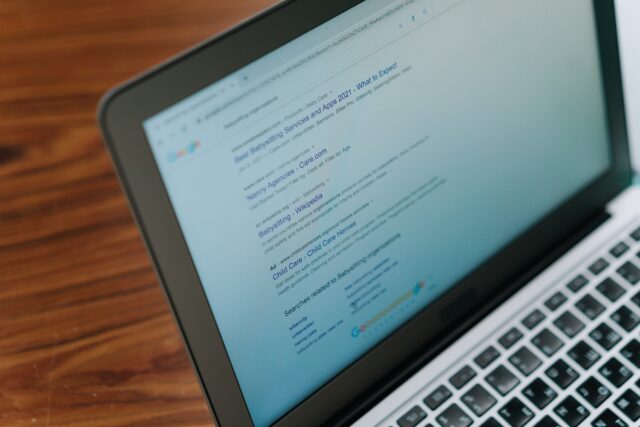 Jak ustawić Google Ads dla IT, by generować zysk, a nie koszty?